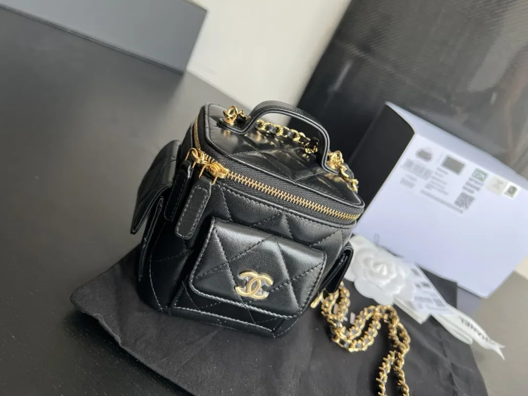 Chanel CC Vanity With Chain Bag Black / Chanel CC Vanity With Chain Bag Black /