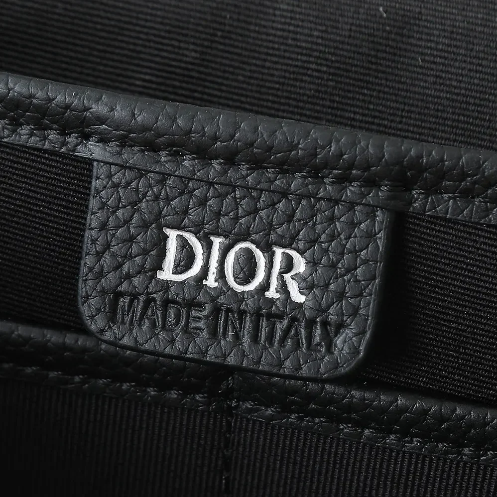 Dior Medium Dior Daily Messenger Bag with Flap Black Dior Gravity Leather for Men