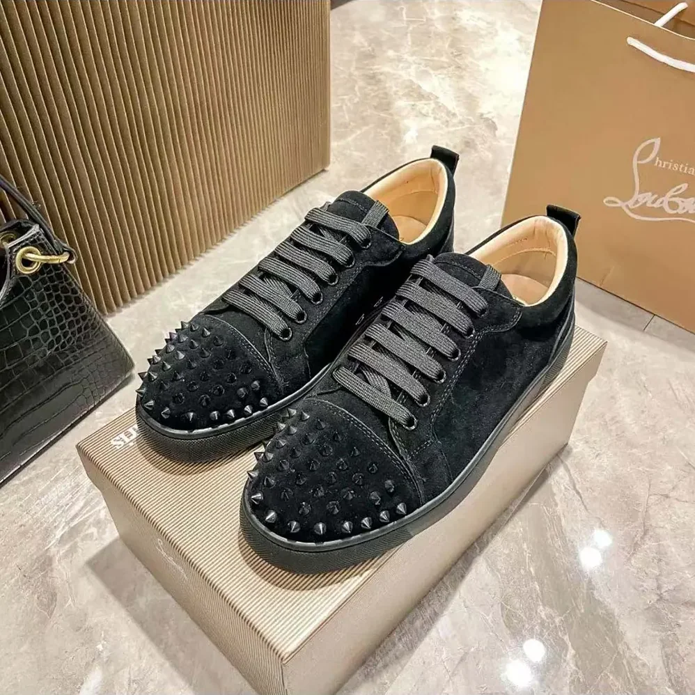 Christian Louboutin Louis Junior Spikes Sneakers Veau Velours for Unisex in Black Christian Louboutin Louis Junior Spikes Sneakers Veau Velours for Unisex in Black
