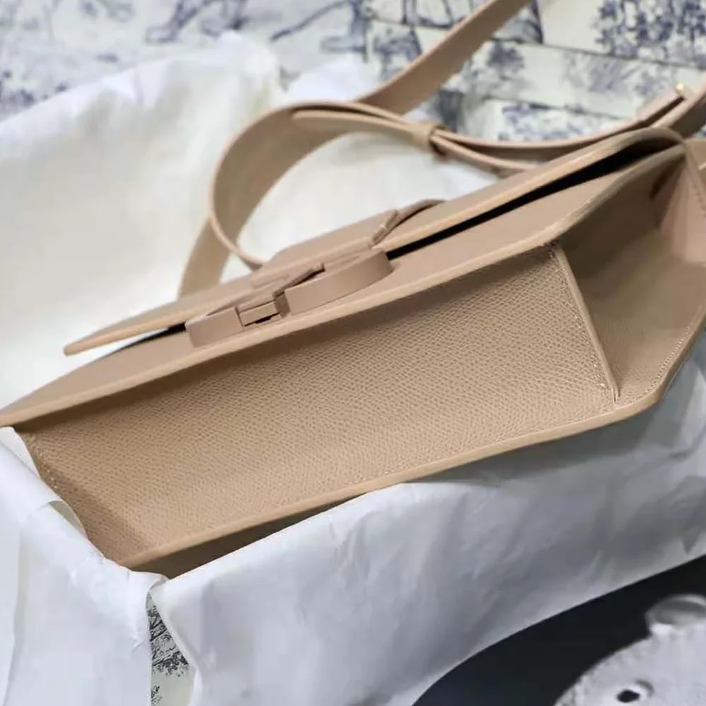 Dior 30 Montaigne Bag Ultramatte Grained Calfskin for Women in Pink Dior 30 Montaigne Bag Ultramatte Grained Calfskin for Women in Pink