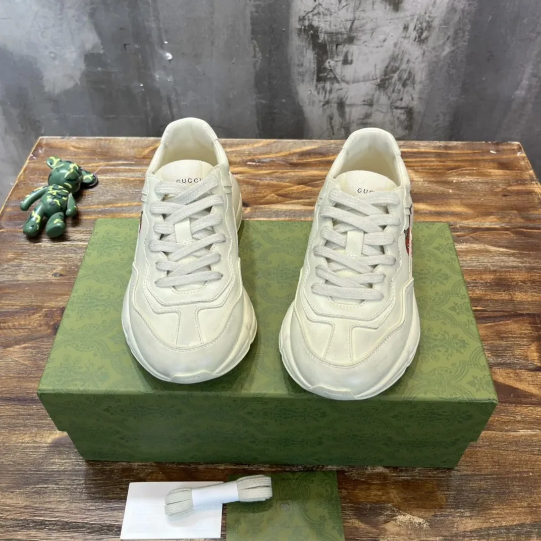 Gucci Rhyton Sneaker With Strawberry Print Ivory White for Men
