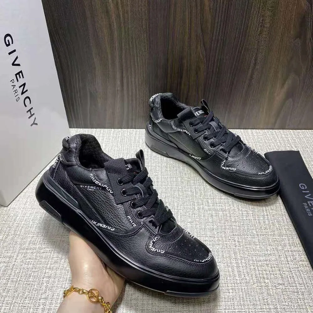 Givenchy Wing Low Sneakers in Leather with Pipping for Men in Black Givenchy Wing Low Sneakers in Leather with Pipping for Men in Black