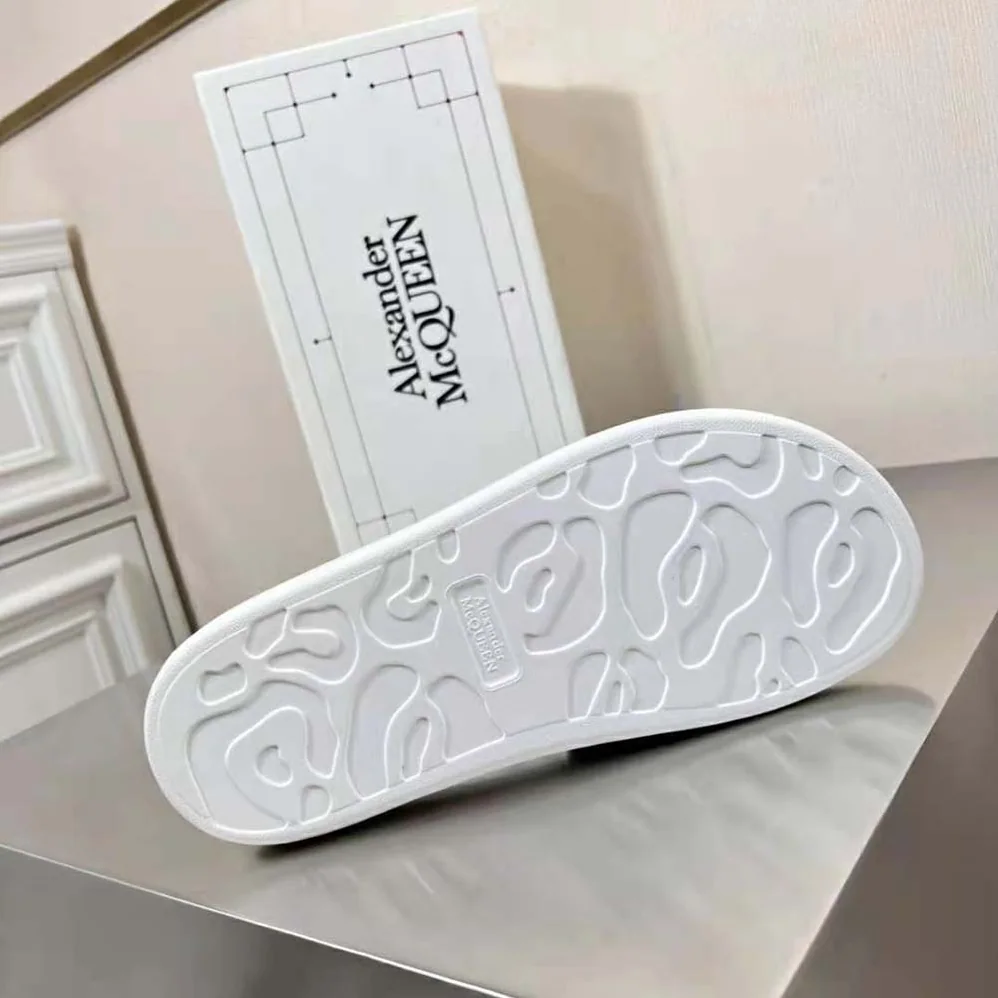 Alexander Mcqueen Mcqueen Graffiti Rubber Pool Slide in White for Unisex