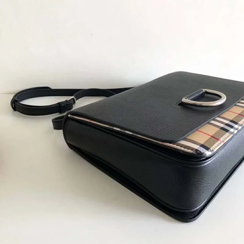Burberry The Medium Vintage Check Leather D-Ring Bag for Women in Black