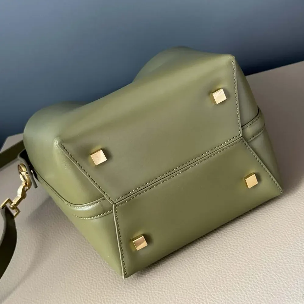 Saint Laurent YSL Le 37 Small in Shiny Leather for Women in Dark Green Saint Laurent YSL Le 37 Small in Shiny Leather for Women in Dark Green