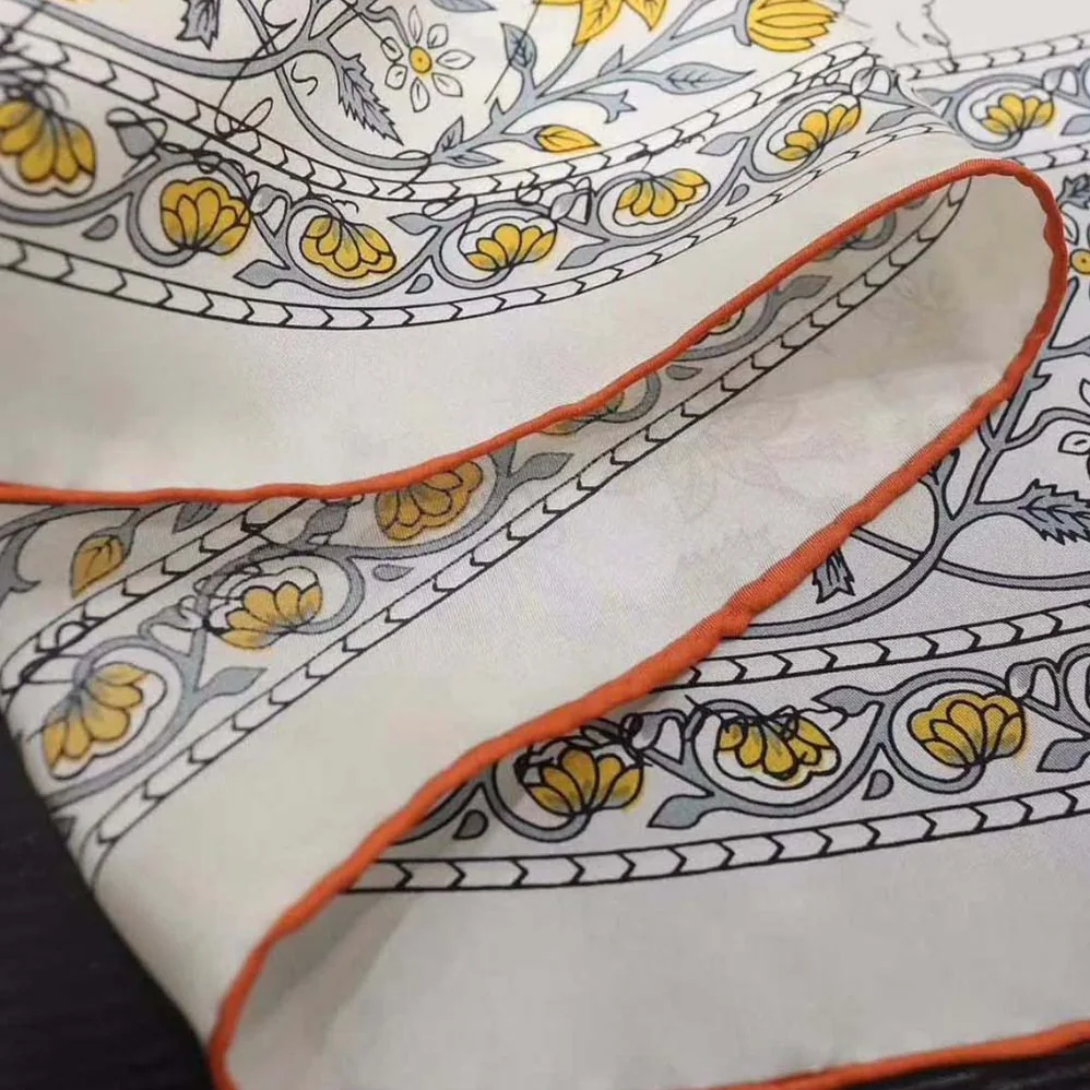 Hermes La Maison Des Carres Pegase Dhermes AU Bloc Scarf for Women in White Hermes La Maison Des Carres Pegase Dhermes AU Bloc Scarf for Women in White