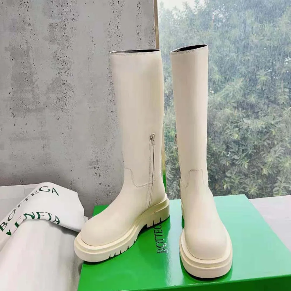 Bottega Veneta Lug Boot in Calfskin Leather for Women in White