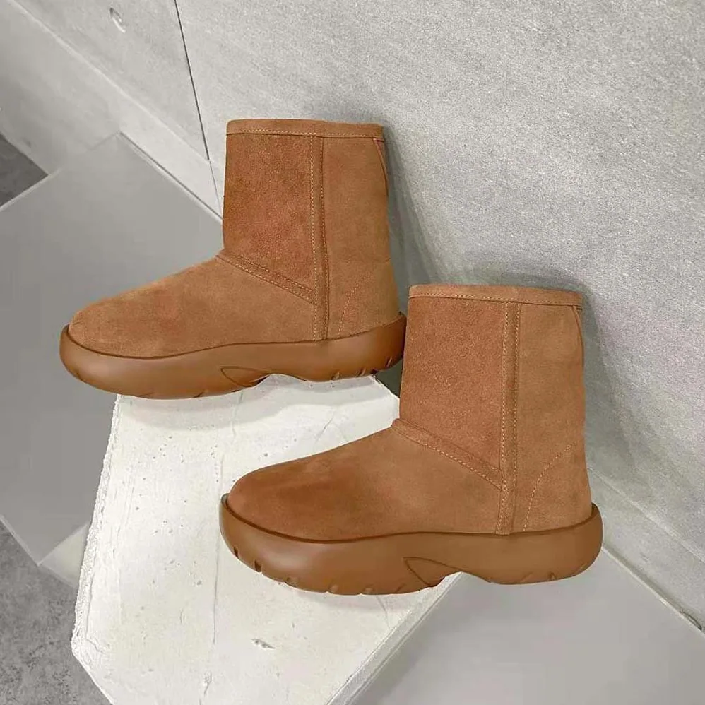 Bottega Veneta Snap Ankle Boot Realised in Shearling Calfskin for Unisex Bottega Veneta Snap Ankle Boot Realised in Shearling Calfskin for Unisex