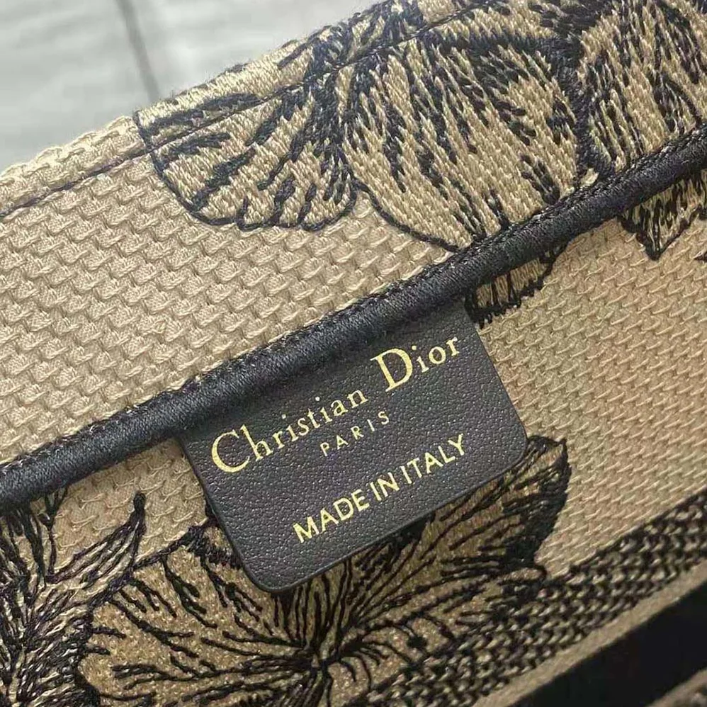 Dior Medium Dior Book Tote Beige Multicolor Toile de Jouy Voyage Embroidery for Women Dior Medium Dior Book Tote Beige Multicolor Toile de Jouy Voyage Embroidery for Women