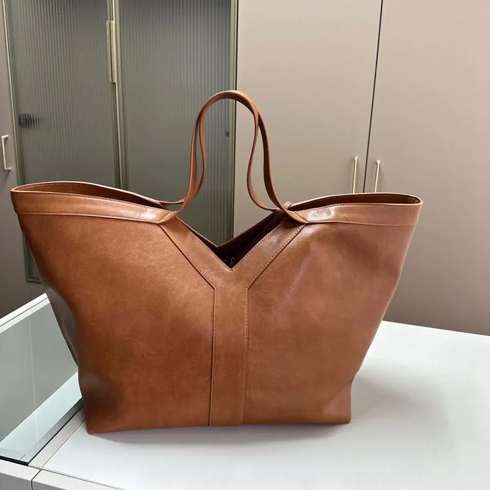 Saint Laurent YSL Y Tote in Leather for Women in Brown