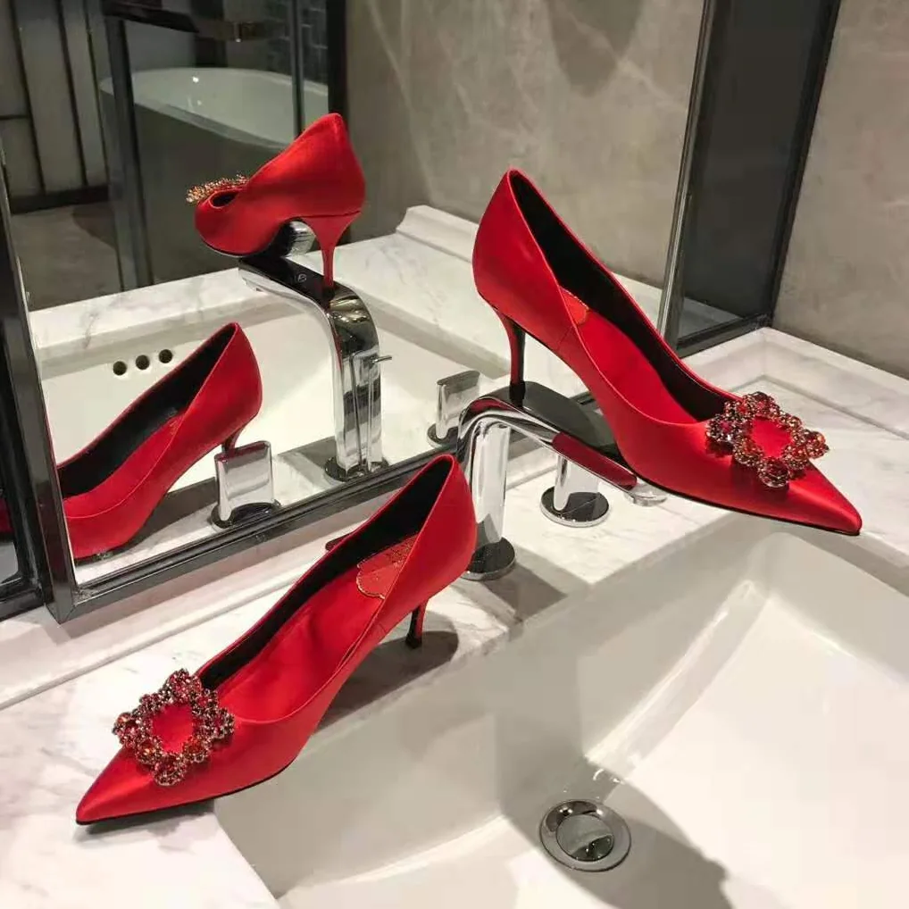 Roger Vivier Silk Flower Strass Pumps 6.6 cm Heel for Women in Red Roger Vivier Silk Flower Strass Pumps 6.6 cm Heel for Women in Red