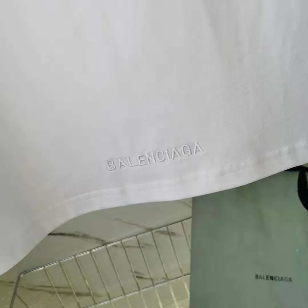 Balenciaga Simpsons Tm and 20th Television T for Men in shirt Oversized in White Balenciaga Simpsons Tm and 20th Television T for Men in shirt Oversized in White