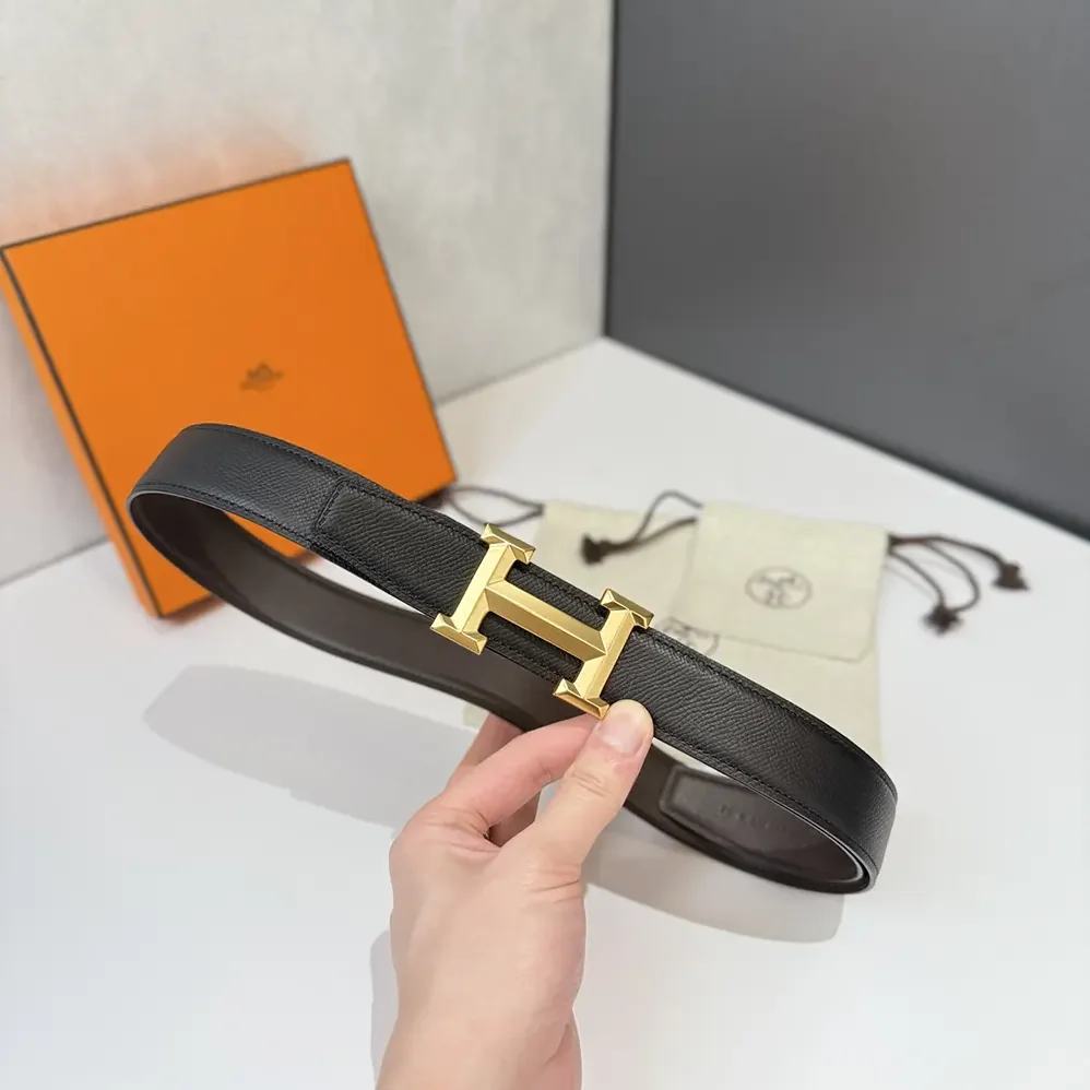 Hermes H Belt Buckle & Reversible Leather Strap 32 mm for Unisex in Black/Gold Hermes H Belt Buckle & Reversible Leather Strap 32 mm for Unisex in Black/Gold