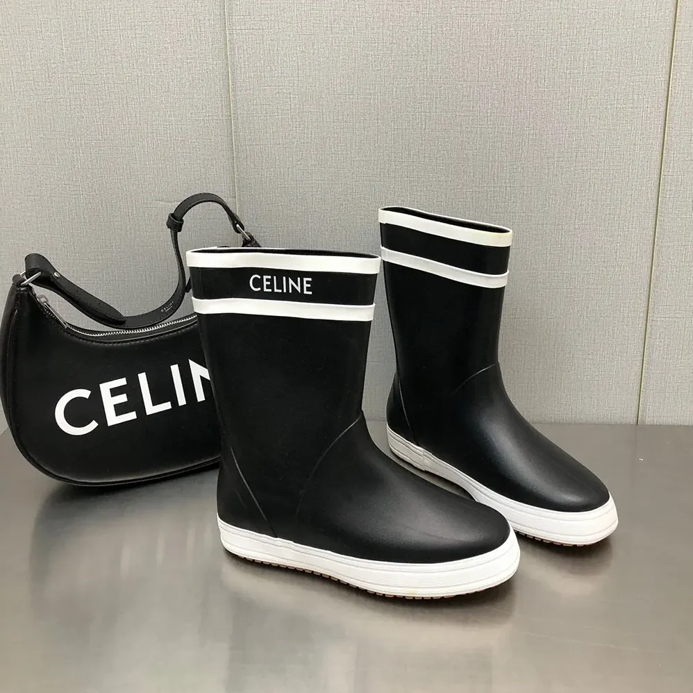 Celine Flat Half Boot Les Bottes DE Pont Celine in Natural Rubber for Women in Black