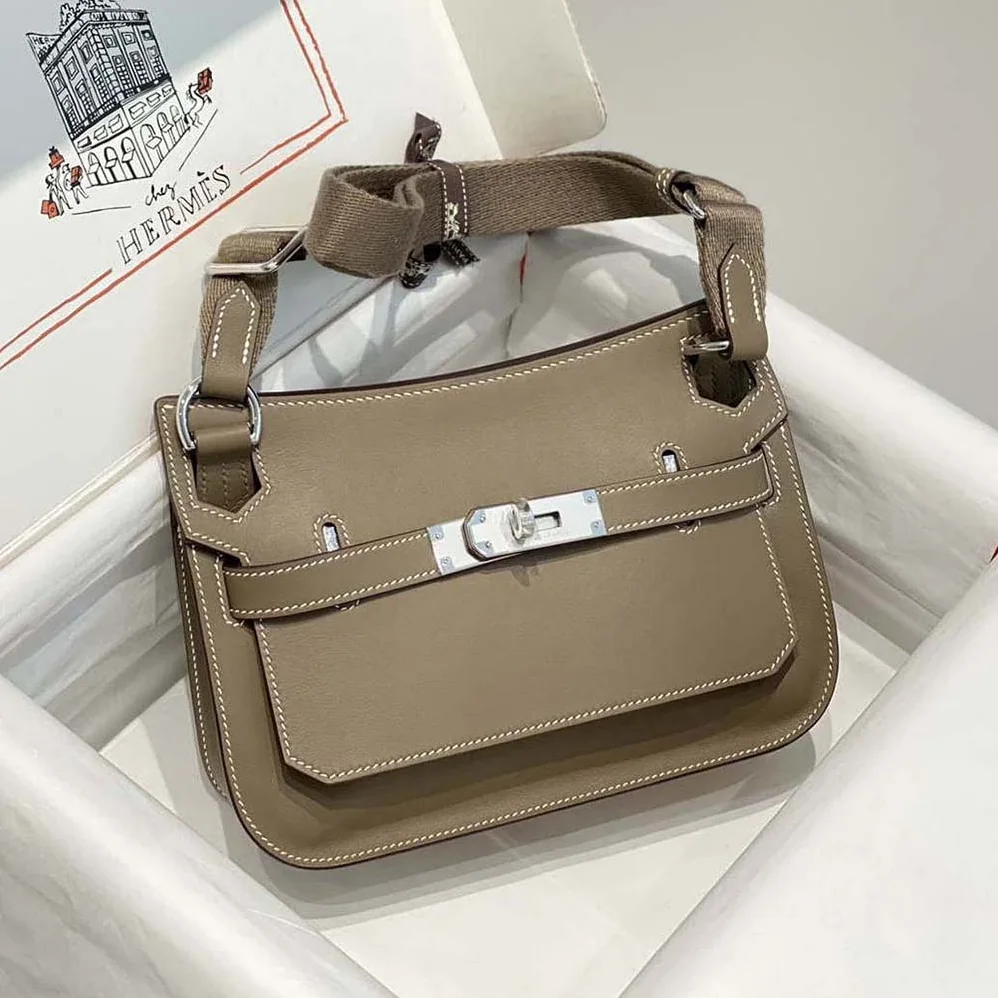 Hermes Jyspiere in Evercolor Leather for Women in Gray Hermes Jyspiere in Evercolor Leather for Women in Gray