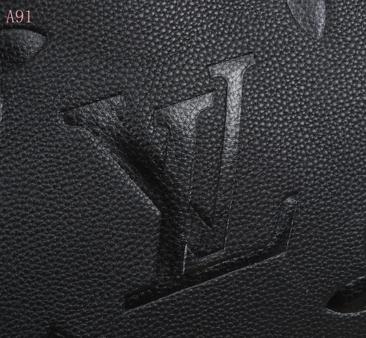 Louis Vuitton Onthego MM Tote Bag / Monogram Empreinte Black Gold Hardware