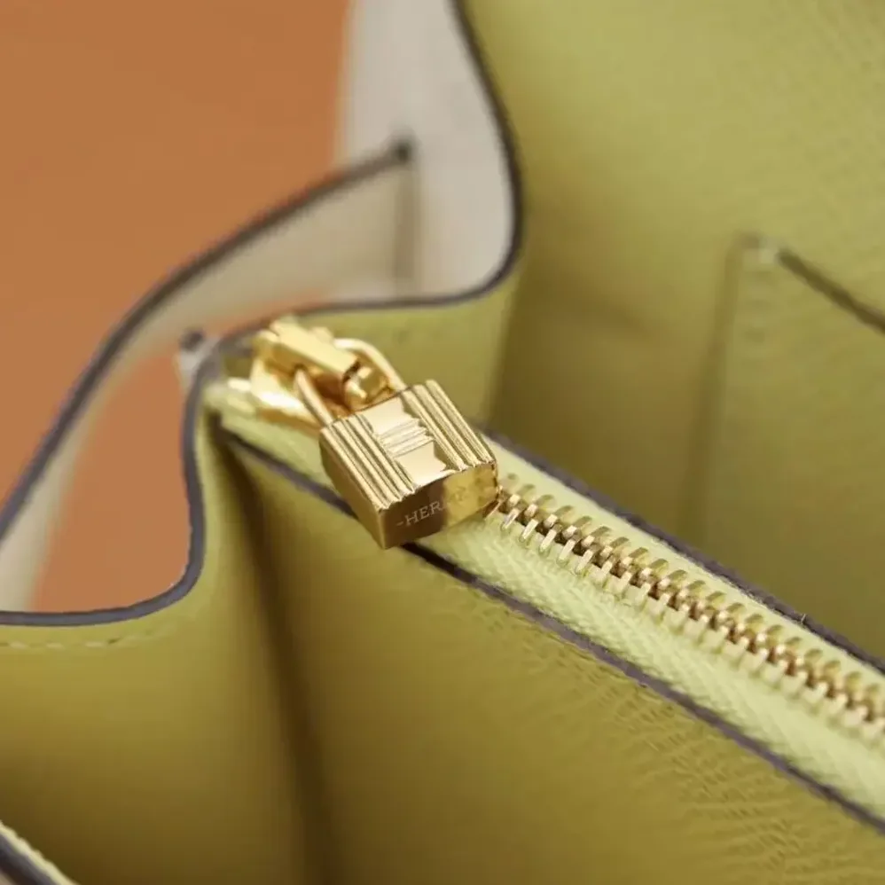 Hermes Kelly To Go in Epsom Leather for Women in White/Gold Hermes Kelly To Go in Epsom Leather for Women in White/Gold