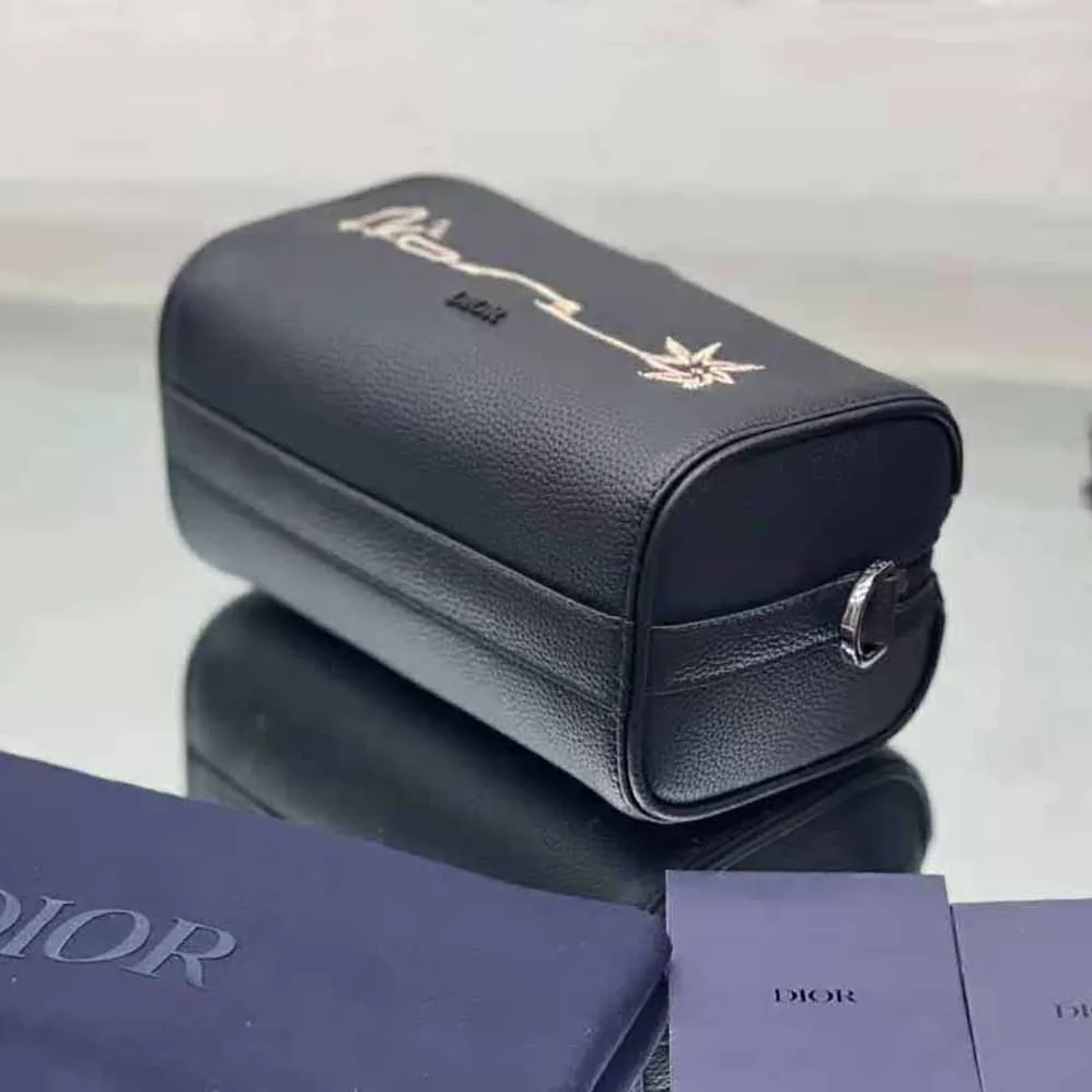 Dior Lingot 22 Cactus Jack Dior Bag Black Grained Calfskin with Embroidered Signature for Men Dior Lingot 22 Cactus Jack Dior Bag Black Grained Calfskin with Embroidered Signature for Men