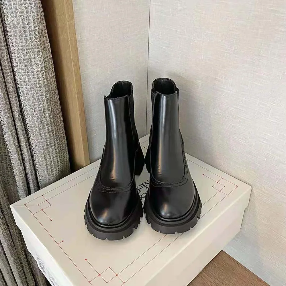 Alexander Mcqueen Wander Chelsea Boot for Women in Black Alexander Mcqueen Wander Chelsea Boot for Women in Black