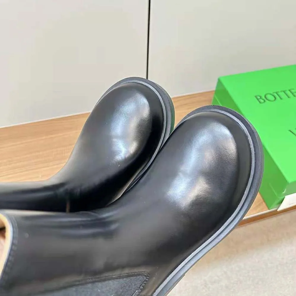 Bottega Veneta Fireman Chelsea Ankle Boot for Women in Black Bottega Veneta Fireman Chelsea Ankle Boot for Women in Black
