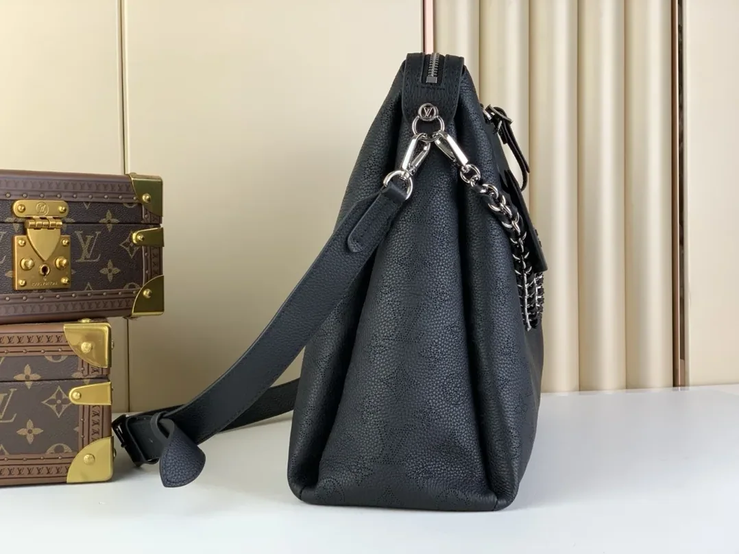 Louis Vuitton Hand It All MM Black / Louis Vuitton Hand It All MM Black /