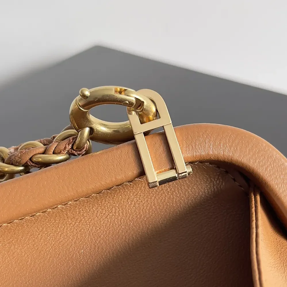 Bottega Veneta Knot Minaudière Clutch in Calfskin Leather for Women in Brown Bottega Veneta Knot Minaudière Clutch in Calfskin Leather for Women in Brown