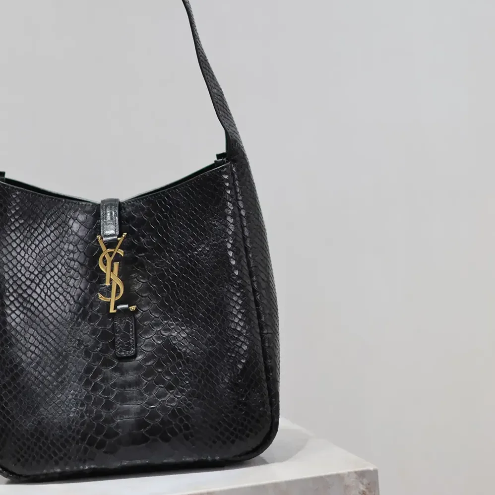 Saint Laurent YSL Le 5 à 7 Small Supple in Python for Women in Black Saint Laurent YSL Le 5 à 7 Small Supple in Python for Women in Black