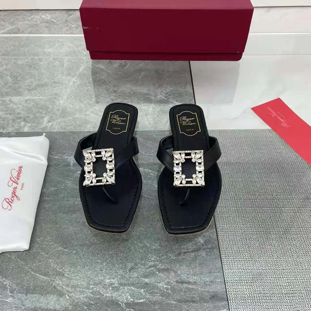Roger Vivier Mini Broche Vivier Buckle Thong Mules in Leather for Women in Black Roger Vivier Mini Broche Vivier Buckle Thong Mules in Leather for Women in Black