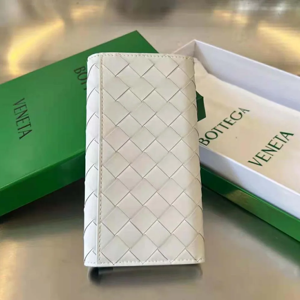 Bottega Veneta Long Intrecciato Wallet for Unisex in White Bottega Veneta Long Intrecciato Wallet for Unisex in White