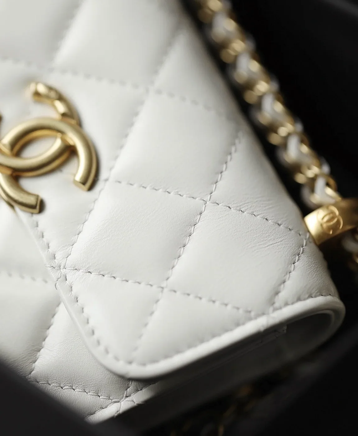 Chanel CO-CO Clutch With Chain in Gold Toned Hardware White Chanel CO-CO Clutch With Chain in Gold Toned Hardware White