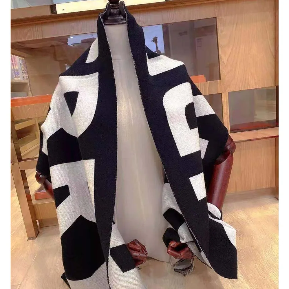 Burberry Logo Wool Jacquard Scarf for Women in Black