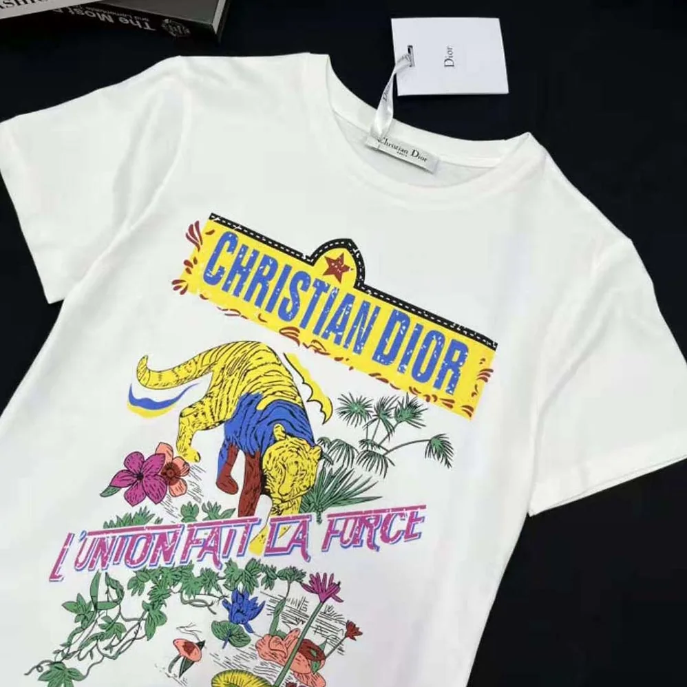 Dior T-shirt White Cotton and Linen Jersey with Multicolor Indian Animals Tiger Motif for Women Dior T-shirt White Cotton and Linen Jersey with Multicolor Indian Animals Tiger Motif for Women