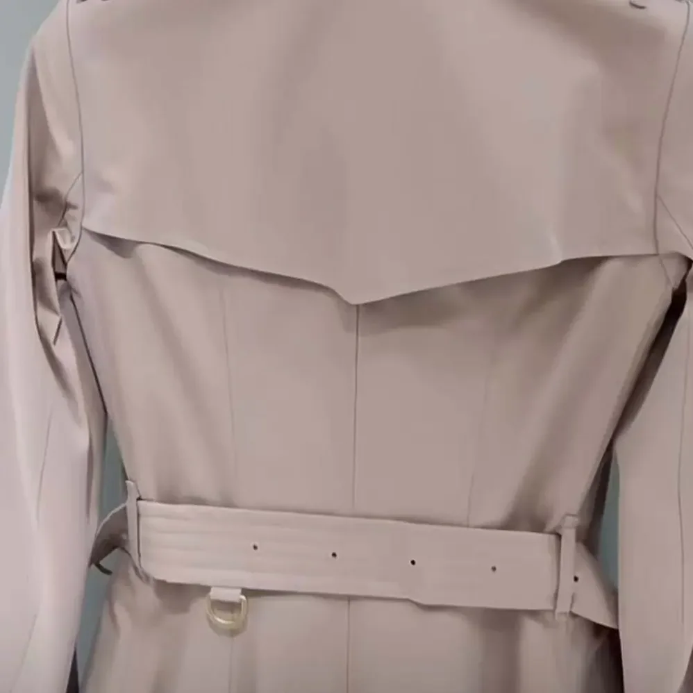 Burberry Chelsea Heritage Trench Coat for Women