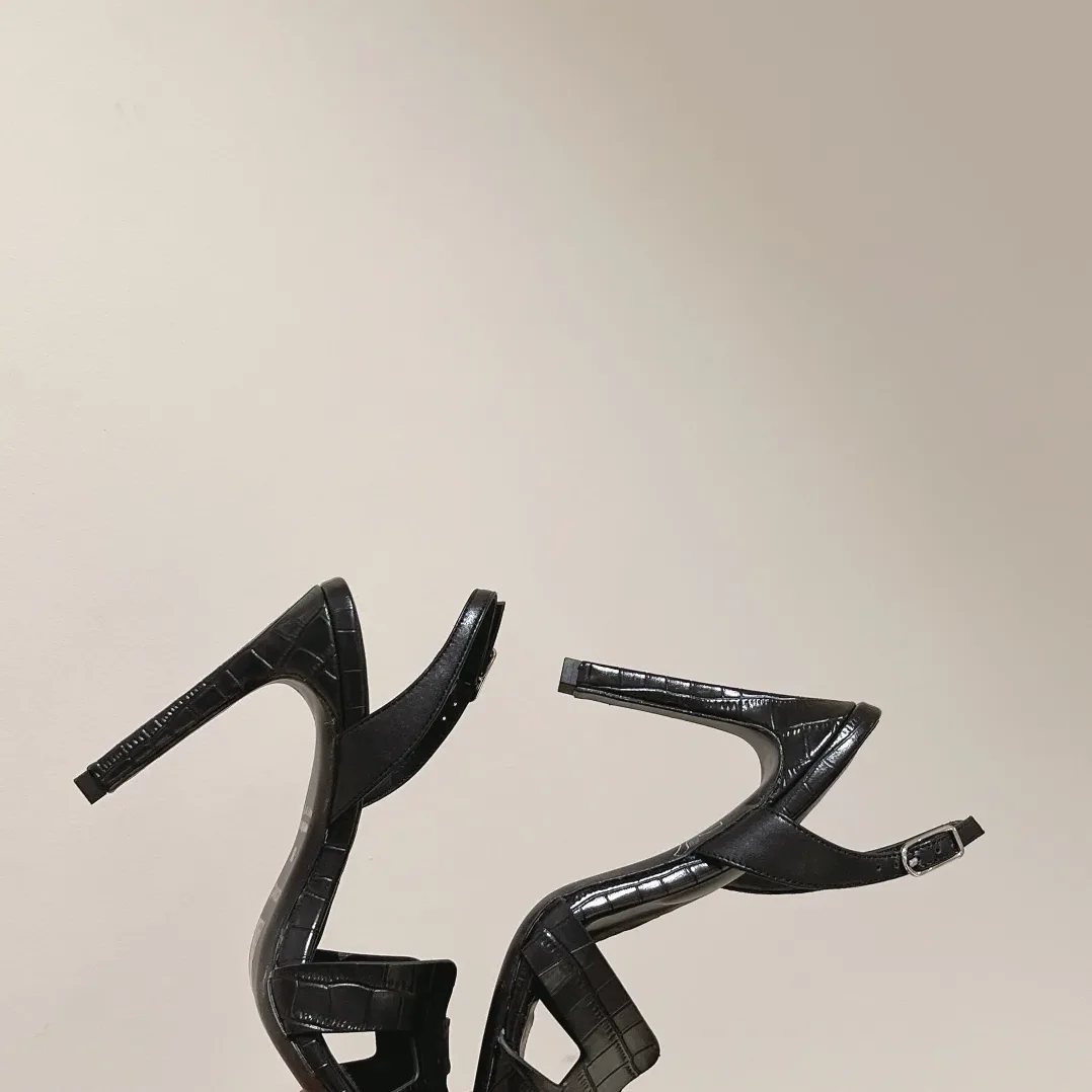 Hermes Ella Sandal Noir /