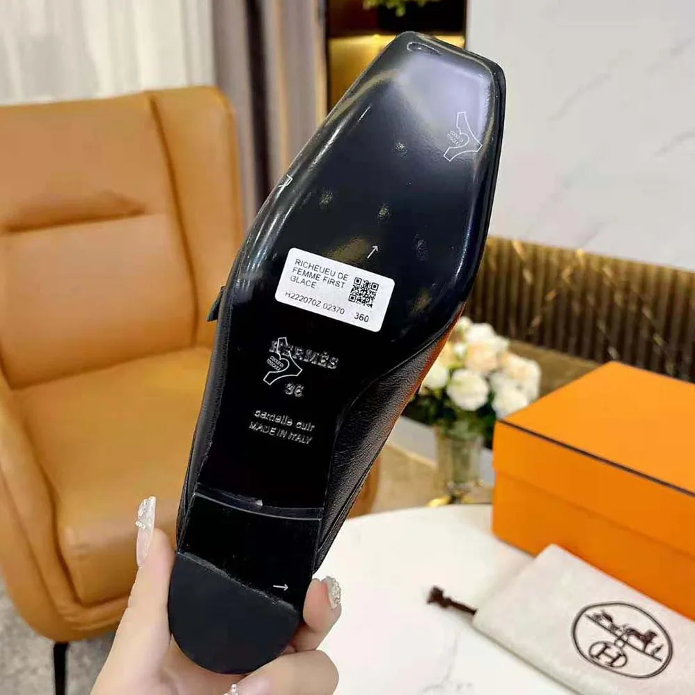 Hermes Groupie Mule in Goatskin with Miniature Palladium-Plated Paris Buckle for Women in Black