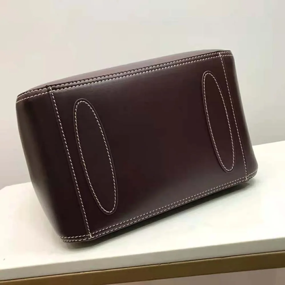 Burberry Large Leather Basket Bag for Women in Maroon Burberry Large Leather Basket Bag for Women in Maroon