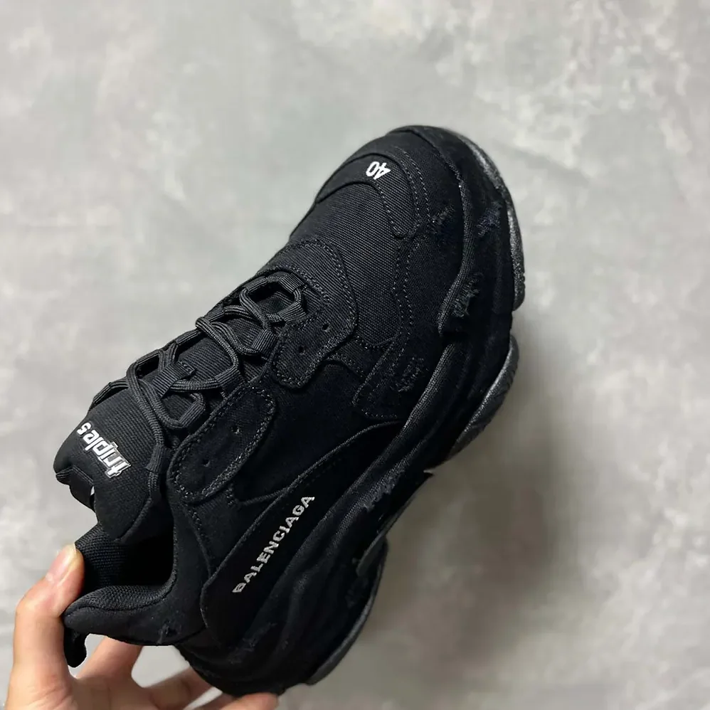 Balenciaga Triple S Sneaker in Black for Unisex Balenciaga Triple S Sneaker in Black for Unisex