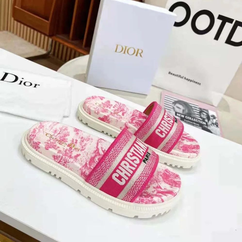 Dior Dway Slide Bright Toile de Jouy Embroidered Cotton for Women in Pink Dior Dway Slide Bright Toile de Jouy Embroidered Cotton for Women in Pink