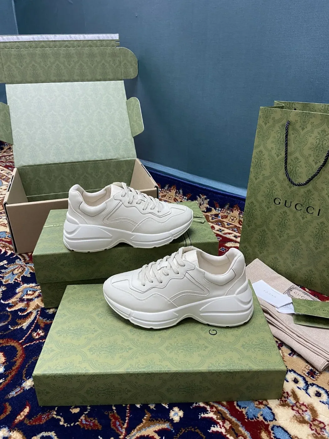 Gucci Rhyton Sneaker Beige 0G2R0