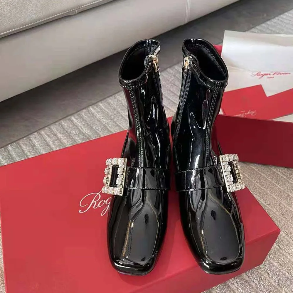 Roger Vivier Très Vivier Babies Strass Buckle Strech Boots in Patent Leather for Women in Black Roger Vivier Très Vivier Babies Strass Buckle Strech Boots in Patent Leather for Women in Black