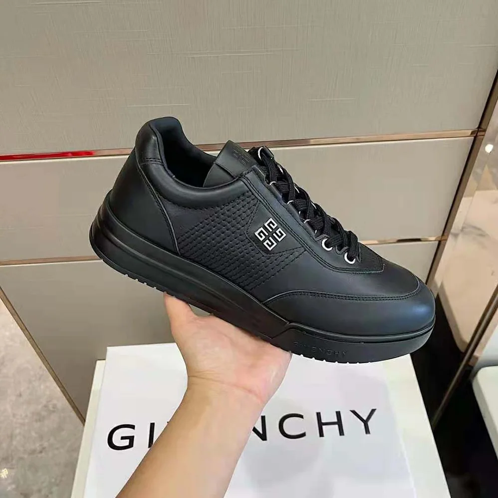 Givenchy G4 Sneakers in Leather for Men in Black