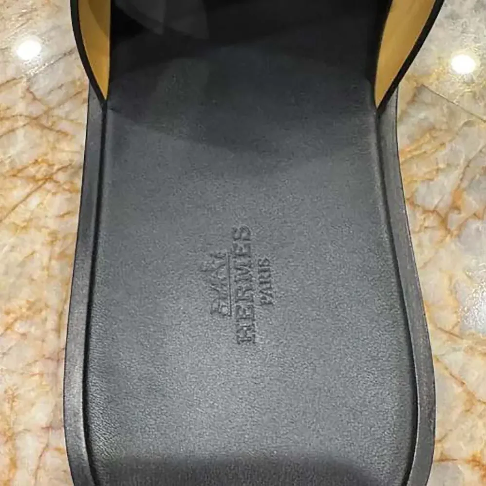 Hermes Izmir Sandal for Unisex in Black Hermes Izmir Sandal for Unisex in Black