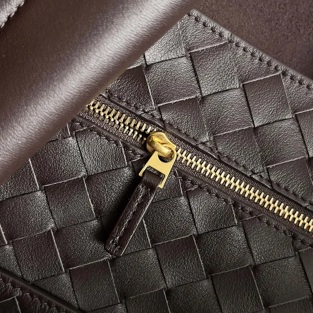 Bottega Veneta Large Andiamo in Silky Calf Leather-806010V4O922190 for Women Bottega Veneta Large Andiamo in Silky Calf Leather-806010V4O922190 for Women