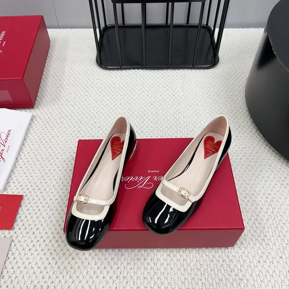 Roger Vivier Viv' Podium Ballerinas in Patent Leather for Women in Black Roger Vivier Viv' Podium Ballerinas in Patent Leather for Women in Black