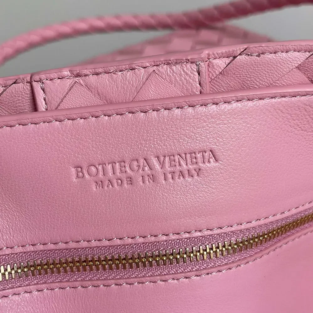 Bottega Veneta Large Andiamo in Lambskin Leather for Women in Pink