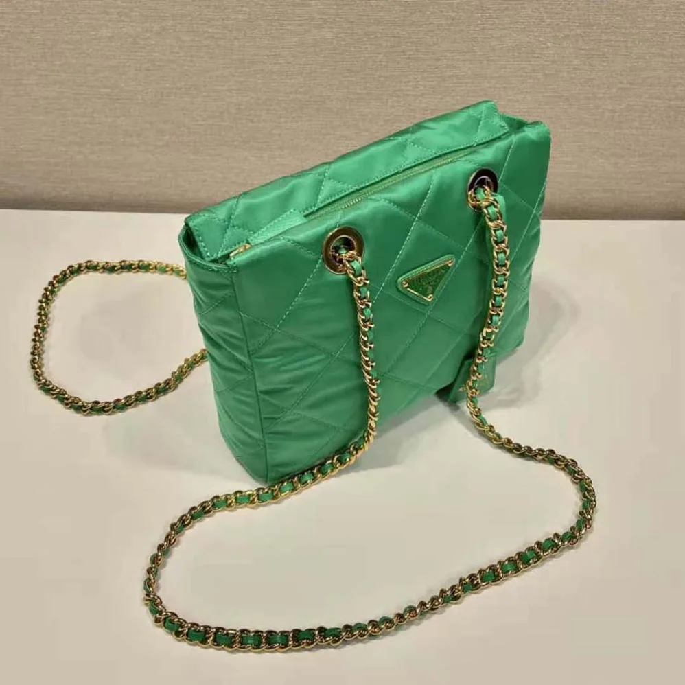 Prada Re-Edition 1995 Chaîne Re-Nylon Tote Bag for Women in Green Prada Re-Edition 1995 Chaîne Re-Nylon Tote Bag for Women in Green