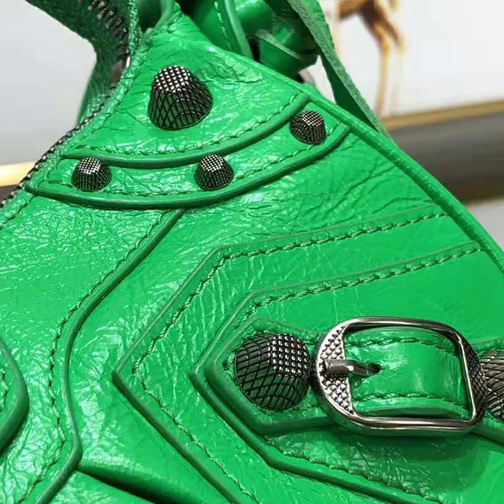 Balenciaga Le Cagole XS Shoulder Bag for Women in Green Balenciaga Le Cagole XS Shoulder Bag for Women in Green