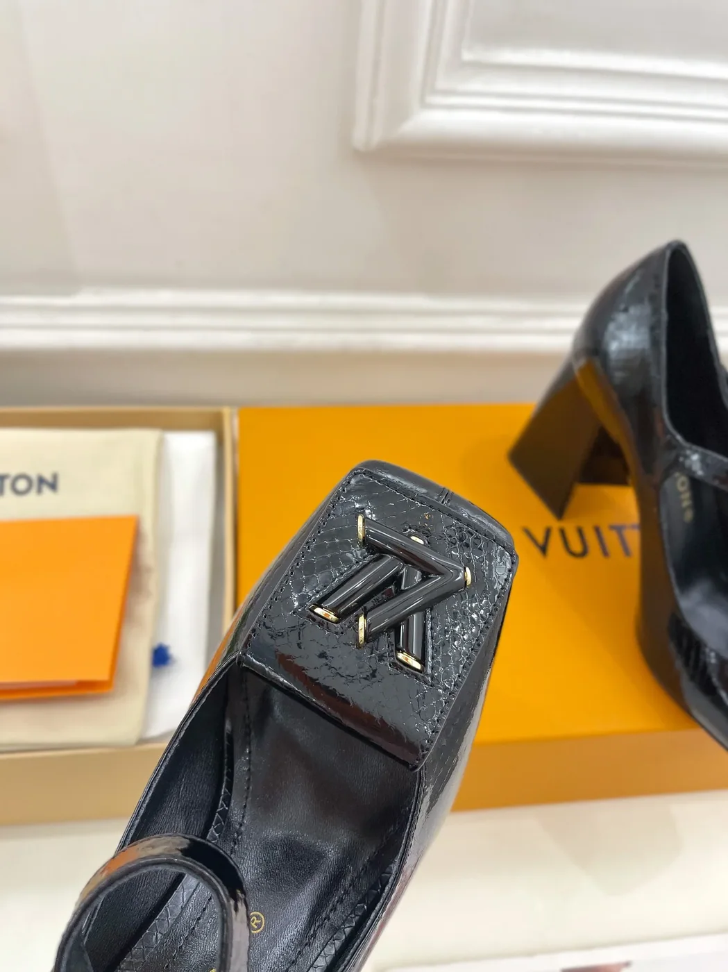 Louis Vuitton Pump Black / 1AACFK Louis Vuitton Pump Black / 1AACFK