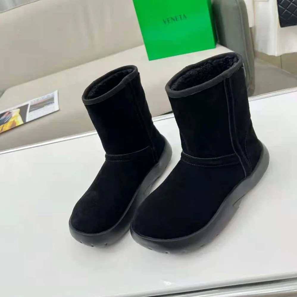 Bottega Veneta Snap Ankle Boot Realised in Shearling Calfskin for Unisex in Black Bottega Veneta Snap Ankle Boot Realised in Shearling Calfskin for Unisex in Black