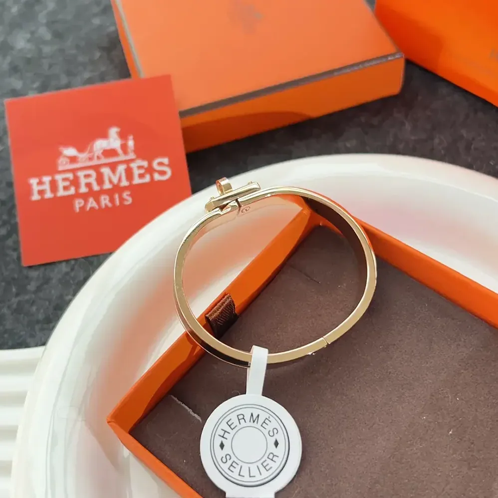 Hermes Mini Clic Kelly Bracelet for Unisex in Black Hermes Mini Clic Kelly Bracelet for Unisex in Black